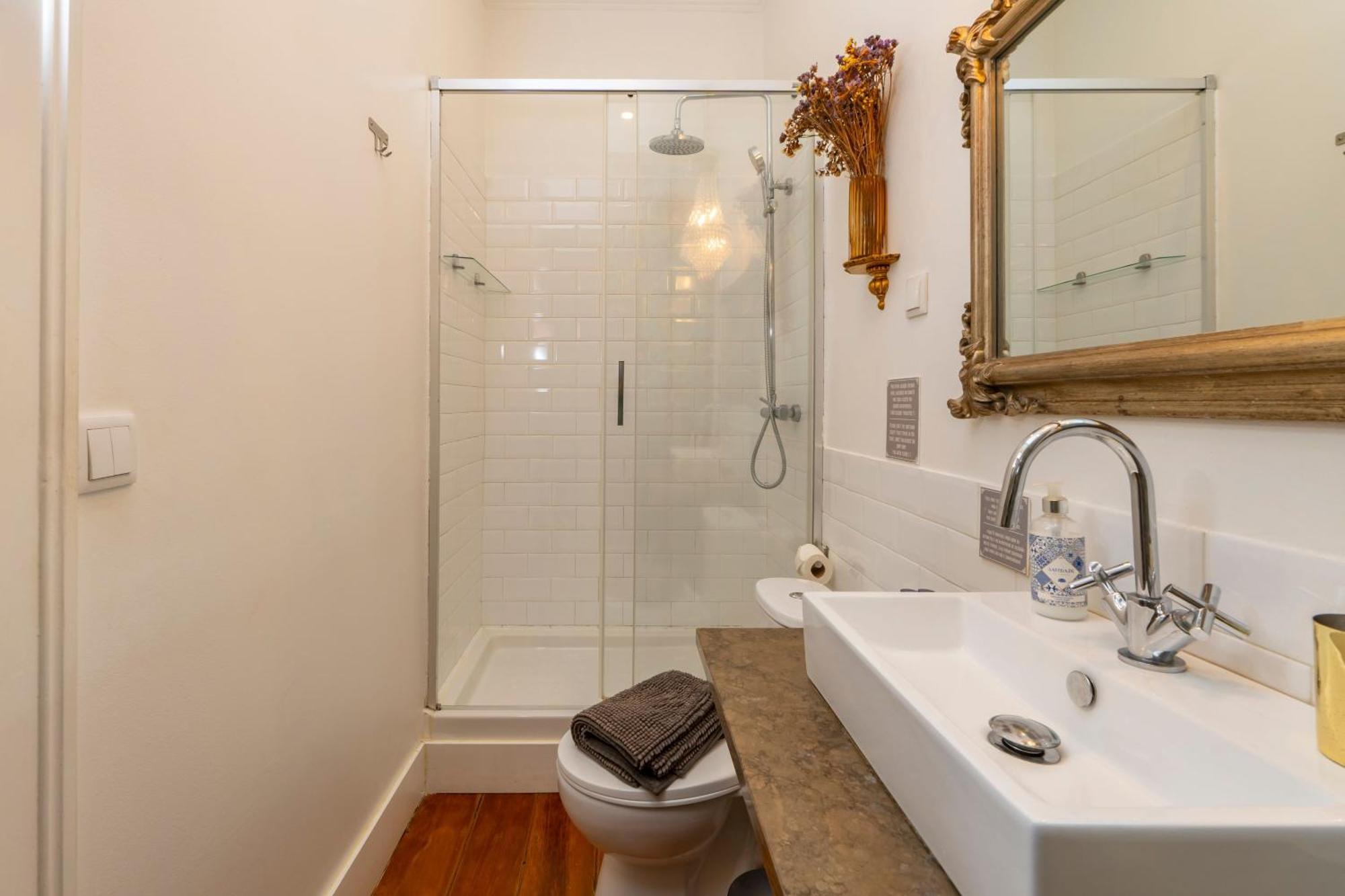 Eine Mischung Aus Altem Wort Und Modernem Charme In Appartement Lissabon
