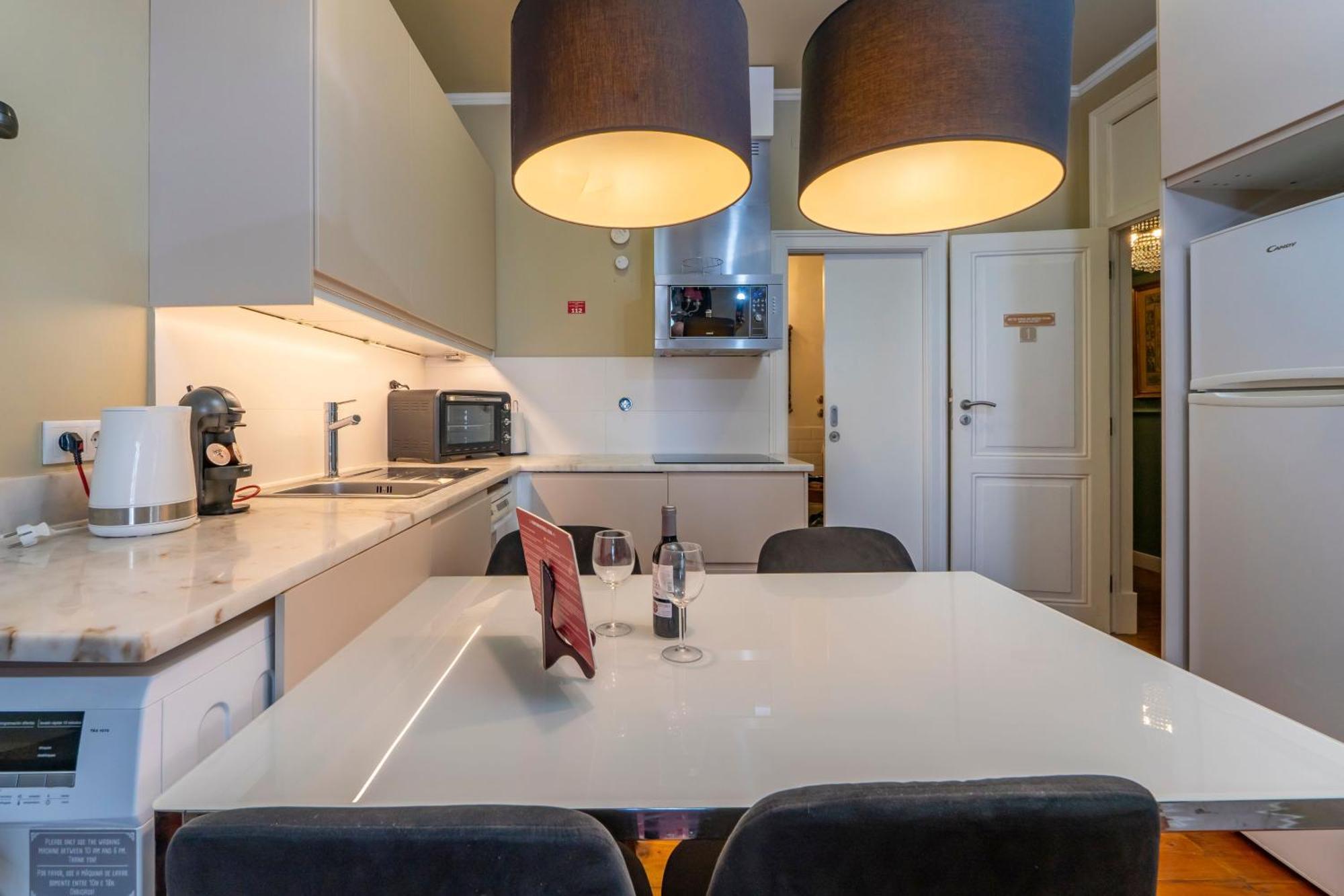 Eine Mischung Aus Altem Wort Und Modernem Charme In Apartment Lissabon